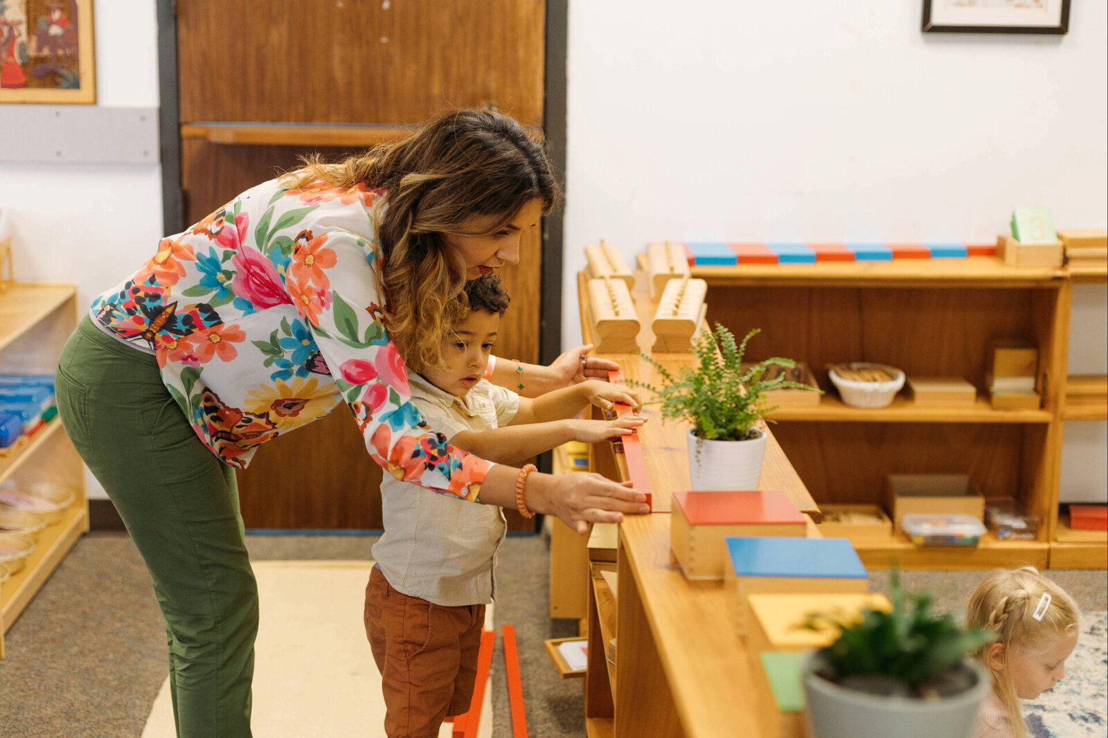 Montessori guide with student at Meadow Oaks Montessori North Dallas